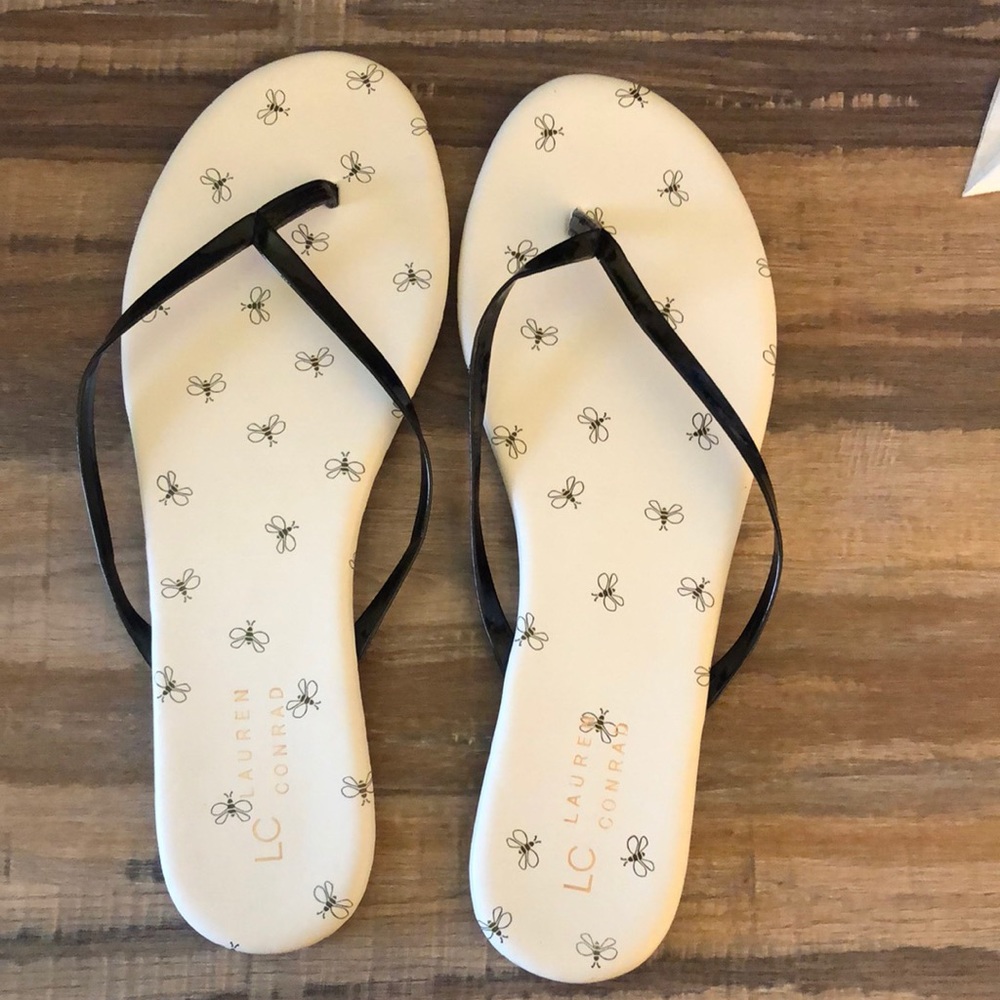 LC Lauren Conrad Bee Sandals